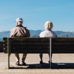 В скільки років чоловіки йдуть на пенсію в Україні та світі