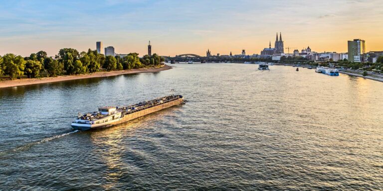 Де знаходиться річка Рейн: маршрут від Альп до Північного моря