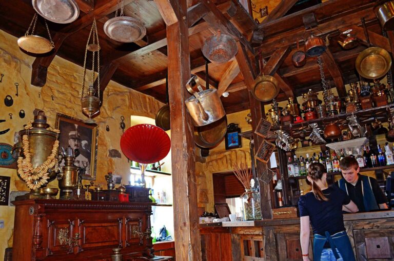 Кам’янець-Подільський: де поїсти смачно в 2026 – від подільських дерунів до піци на дровах