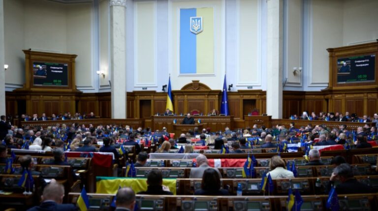 Скільки депутатів у Верховній Раді України 2026: конституційна норма та реальний склад