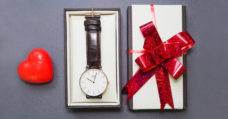 Чи можна дарувати годинник на день народження: міфи, традиції та реальні поради