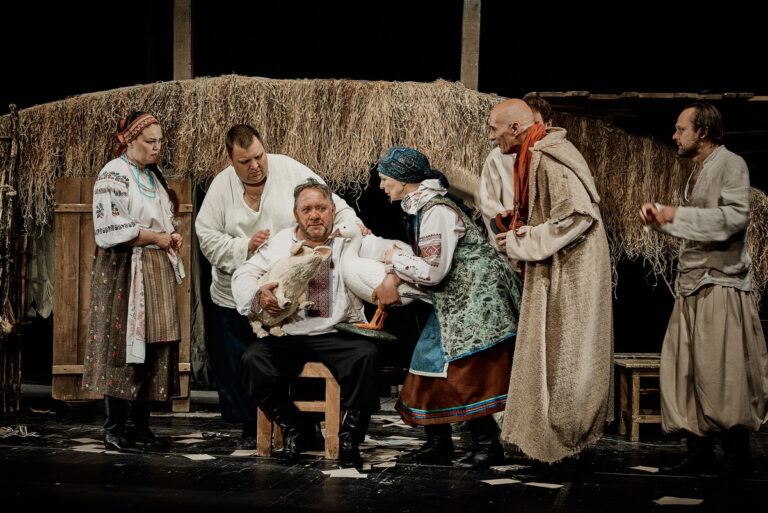 Найкращі монологи українською: легенди сцени та душі