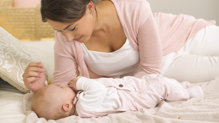 Чому дитина зригує: причини, норма чи тривога