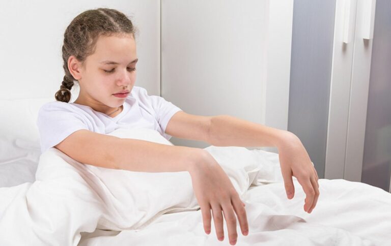 Чому не можна будити лунатиків: небезпеки сомнамбулізму