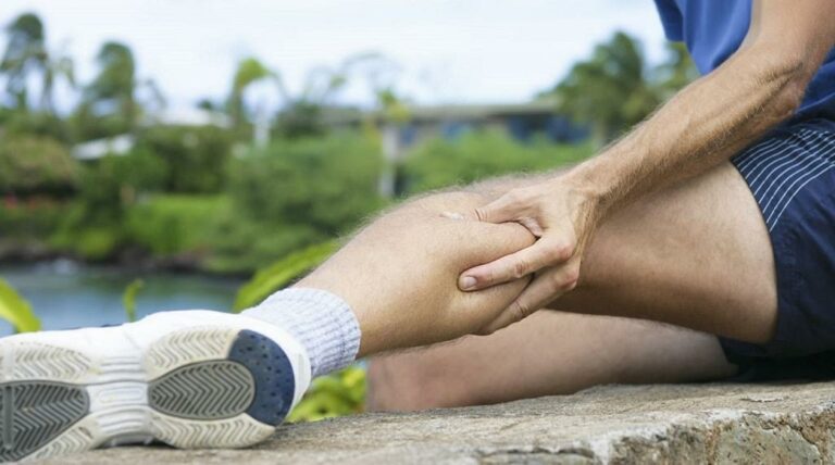 Чому болять ноги в литках: повний розбір причин і шляхів полегшення