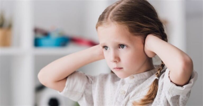 Чому дитина не відгукується на ім’я: причини від норми до тривожних сигналів