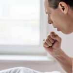 Чому не можна відкашлювати прилюдно: небезпеки та правила гігієни