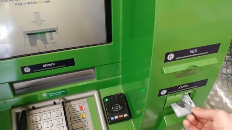 Чому Ощадбанк бере комісію за зняття готівки: детальний розбір тарифів 2026