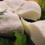 Як зробити бринзу з козячого молока: детальний покроковий гід