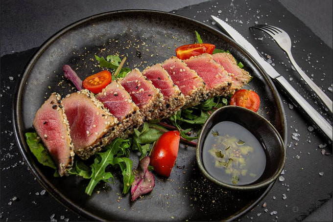 Як приготувати тунець: соковиті стейки, салати та вишукані рецепти