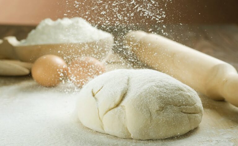 Як замісити тісто на вареники: секрети еластичності та ніжності