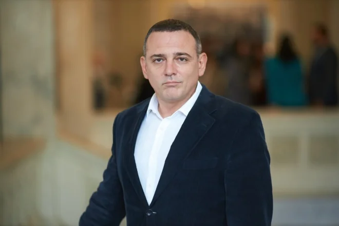 Максим Бужанський: від дніпровського блогера до суперечливого нардепа