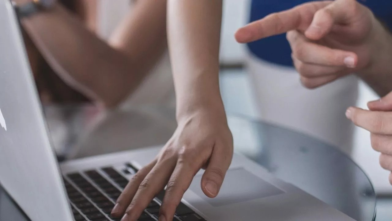 де знаходиться ідентифікаційний код на паспорті