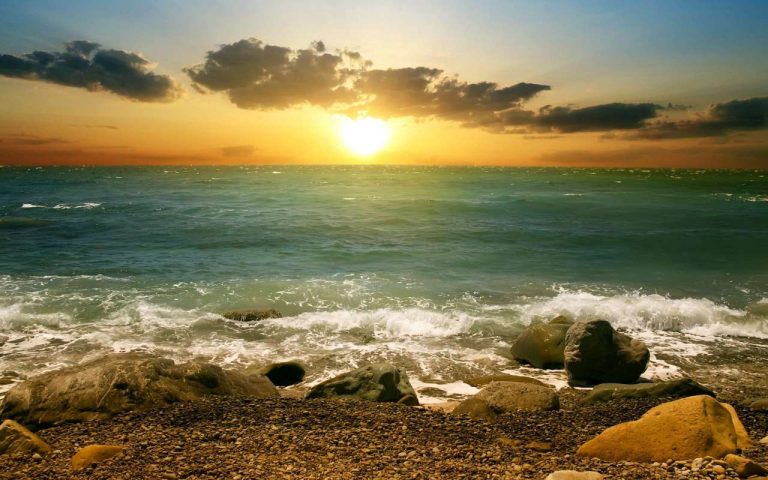 Найтепліше море світу: де вода гріє як у ванні